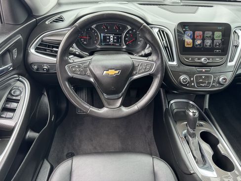 Used 2018 Chevrolet Malibu LT w/ Leather Package FWD image 18