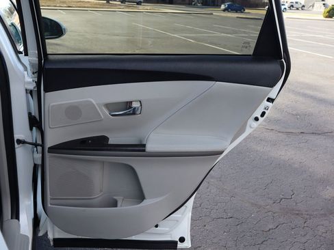 Used 2014 Toyota Venza XLE image 25
