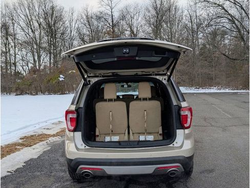 Used 2017 Ford Explorer XLT w/ Equipment Group 202A image 12