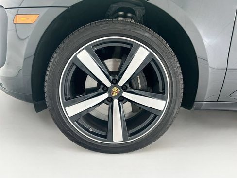 Certified 2025 Porsche Macan AWD/4WD image 29