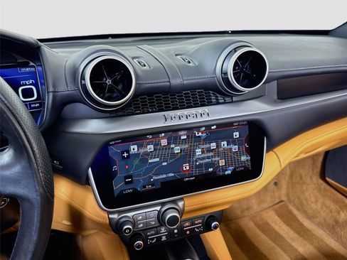 Used 2019 Ferrari Portofino RWD image 18