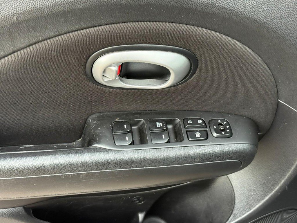 Used 2016 Kia Soul FWD image 18
