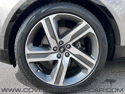 Used 2023 Land Rover Discovery Metropolitan Edition AWD/4WD image 8