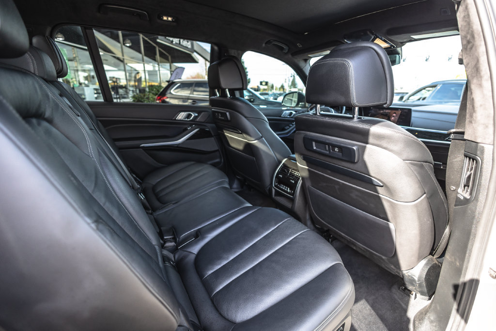Used 2022 BMW X7 M50i AWD/4WD image 34