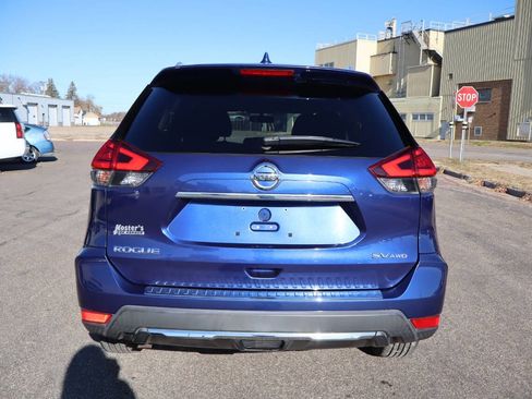 Used 2017 Nissan Rogue SV image 10