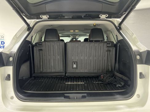 Used 2021 Toyota Highlander XLE AWD/4WD image 24