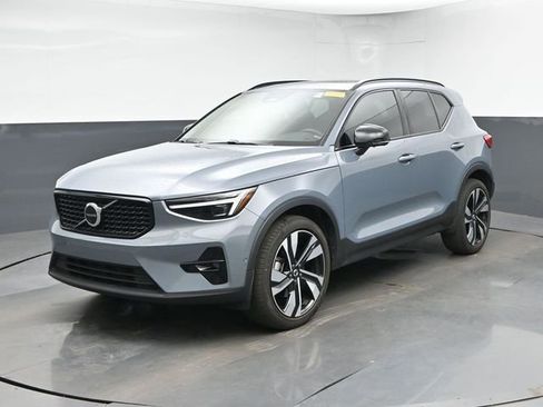Used 2023 Volvo XC40 B5 Ultimate w/ Protection Package Premier AWD/4WD image 4