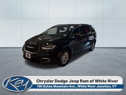 Used 2024 Chrysler Pacifica Touring-L