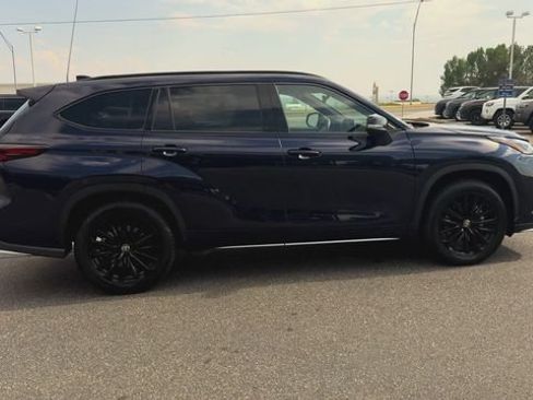 Used 2025 Toyota Highlander XSE AWD/4WD image 9