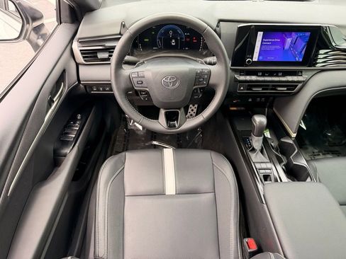 Used 2025 Toyota Camry SE FWD image 15
