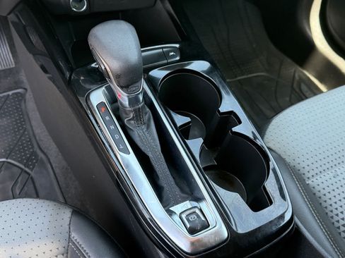Used 2025 Chevrolet Trax LT FWD image 22