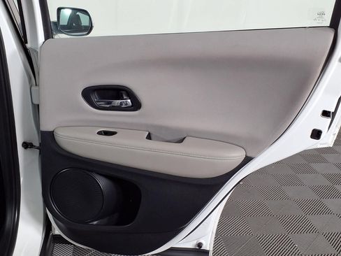 Used 2018 Honda HR-V LX image 10