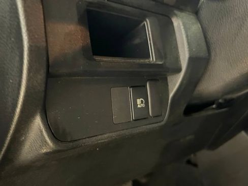 Used 2018 Toyota Tacoma SR5 AWD/4WD image 33