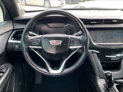Used 2020 Cadillac XT6 Premium Luxury FWD image 8