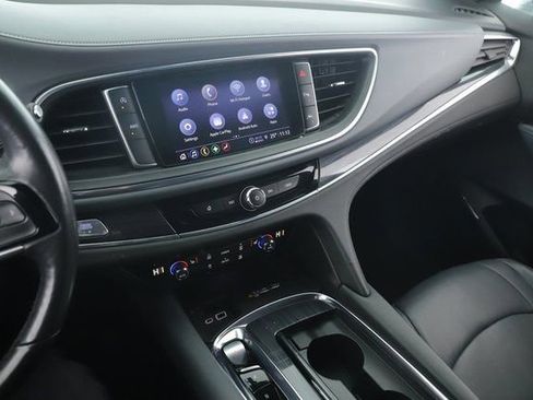 Used 2023 Buick Enclave Essence image 24