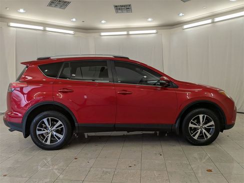Used 2016 Toyota RAV4 XLE image 11
