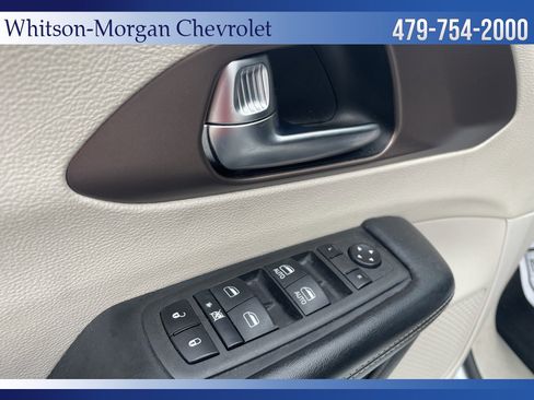 Used 2022 Chrysler Voyager LX image 12