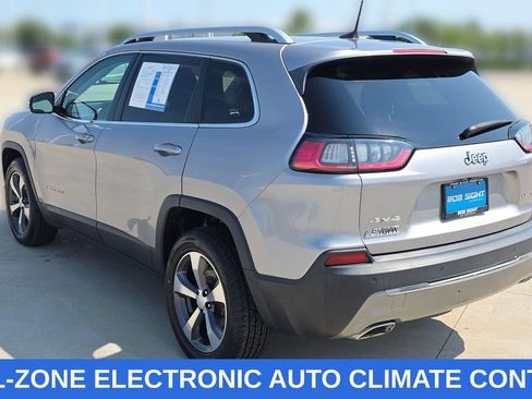 Used 2019 Jeep Cherokee Limited AWD/4WD image 3