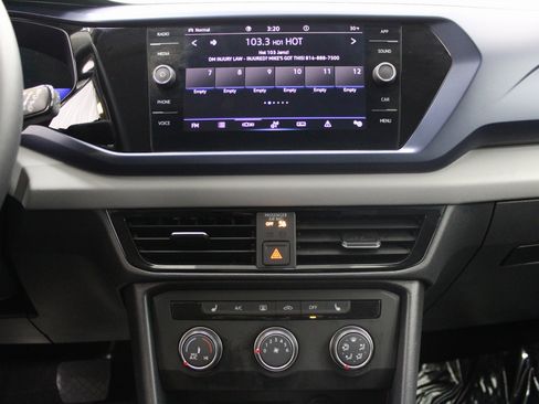 Used 2022 Volkswagen Taos SE image 36