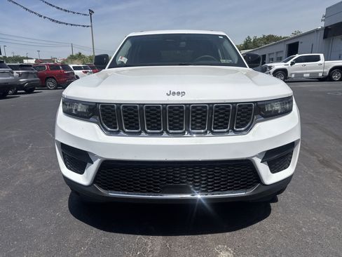 Used 2023 Jeep Grand Cherokee Laredo AWD/4WD image 9