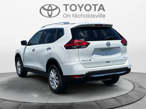 Used 2017 Nissan Rogue SV AWD/4WD image 4