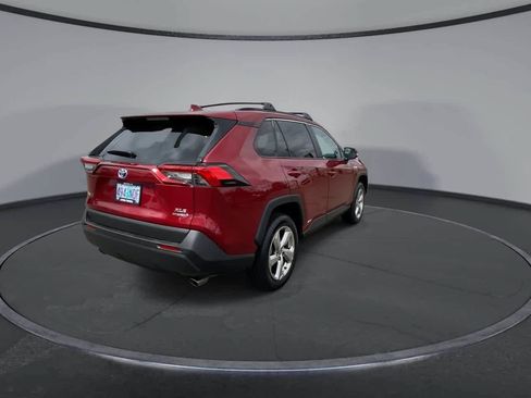 Certified 2021 Toyota RAV4 XLE Premium AWD/4WD image 8