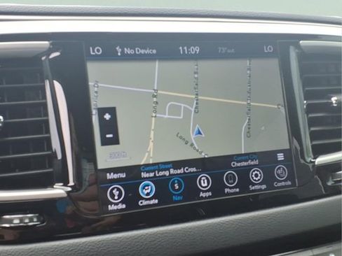 Used 2020 Chrysler Pacifica Touring-L Plus FWD image 8
