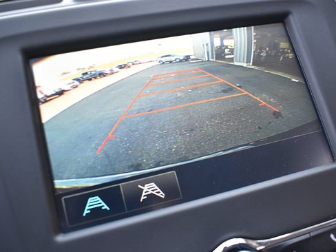 Used 2018 Chevrolet Equinox LT FWD image 20