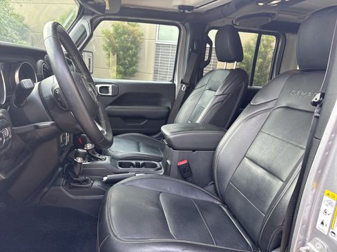 Used 2020 Jeep Wrangler Unlimited Sahara AWD/4WD image 34