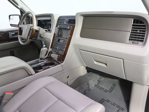 Used 2014 Lincoln Navigator 4WD image 15