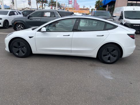 Used 2023 Tesla Model 3 Standard Range image 9