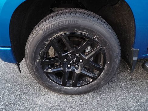 Certified 2022 Chevrolet Silverado 1500 Custom w/ LPO, Dark Essentials Package image 6