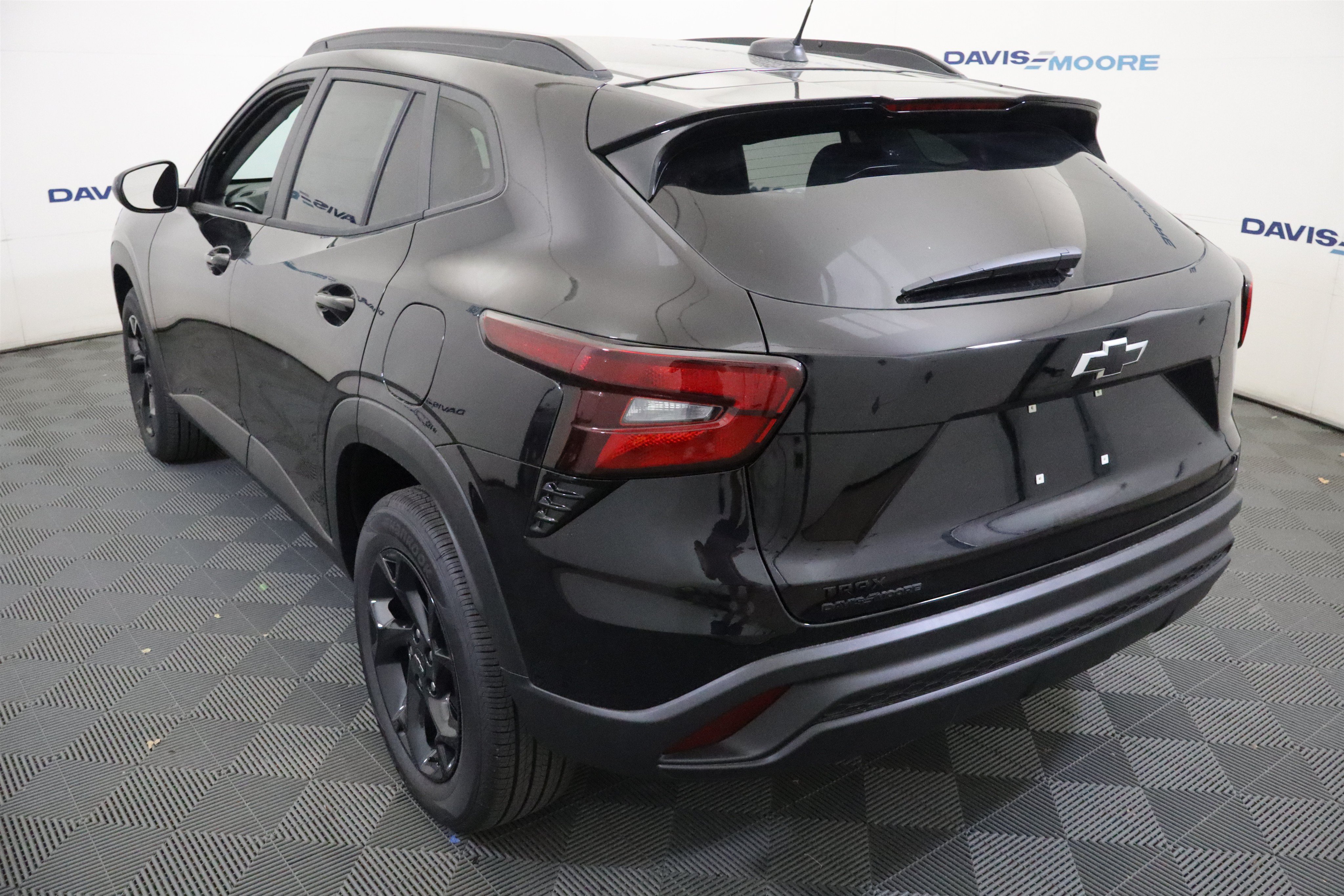 New 2026 Chevrolet Trax LT w/ Midnight Edition FWD image 10