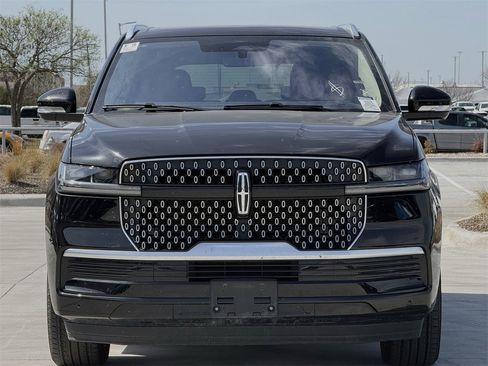 Used 2025 Lincoln Navigator Reserve image 7