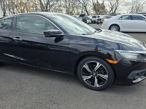 Used 2017 Honda Civic Touring image 9