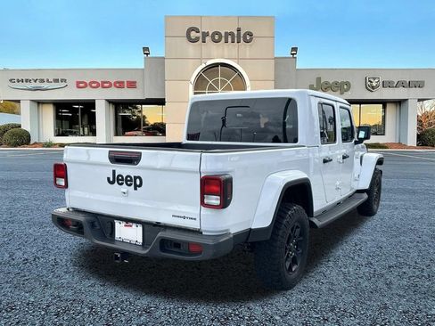 Used 2025 Jeep Gladiator Sport AWD/4WD image 3