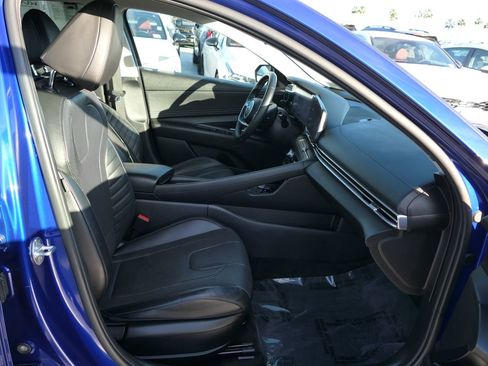 Used 2022 Hyundai Elantra Limited w/ Preferred Accessory Package image 25