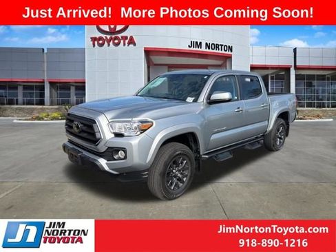Used 2023 Toyota Tacoma SR5 w/ Technology Package image 2