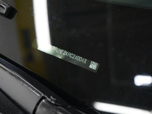 Used 2024 Chevrolet Trax LT w/ Sunroof Package image 29