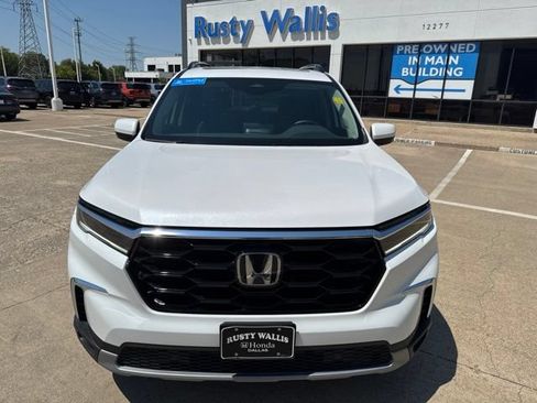 Used 2025 Honda Pilot Touring image 5