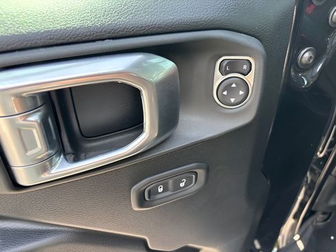 Used 2022 Jeep Wrangler Unlimited Sport AWD/4WD image 25