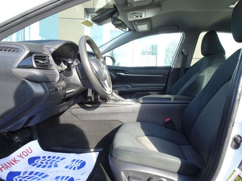 Used 2021 Toyota Camry LE image 8