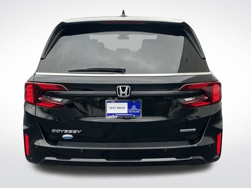New 2026 Honda Odyssey Touring image 5