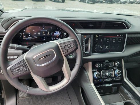 Used 2024 GMC Yukon XL Denali image 12