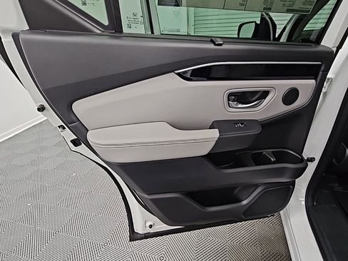 New 2025 Honda Pilot Touring image 36