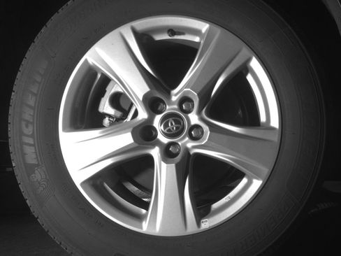 Used 2025 Toyota Highlander LE FWD image 15