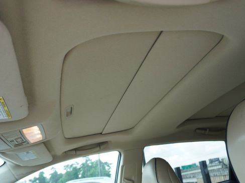 Used 2011 Toyota Venza w/ Premium Pkg #2 FWD image 12
