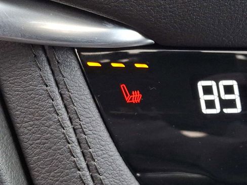 Used 2025 Cadillac XT6 Luxury image 24