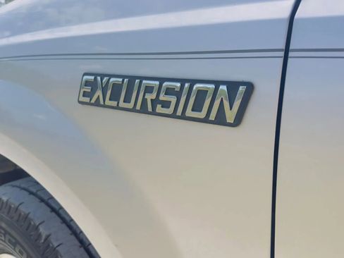 Used 2003 Ford Excursion XLT image 12