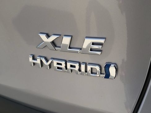 Used 2024 Toyota RAV4 XLE Premium AWD/4WD image 6